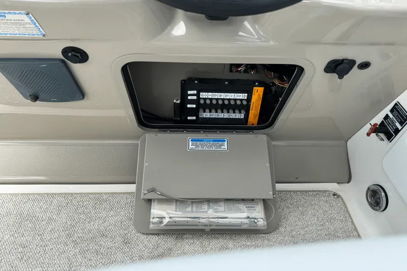 Slide: The Image of Sea Ray 320 Sundancer 2007 - 31