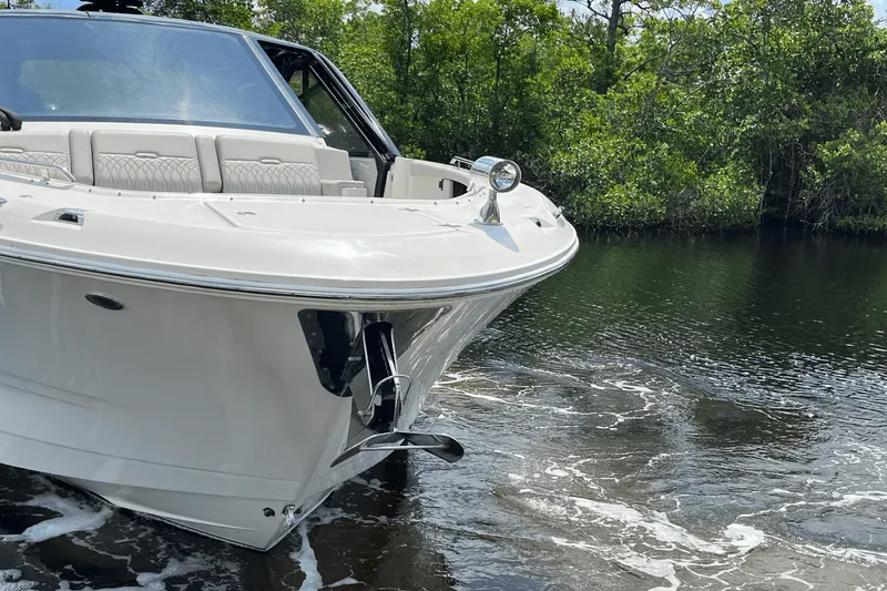 Slide: The Image of Sea Ray 370 SUNDANCER OUTBOARD 2024 - 10