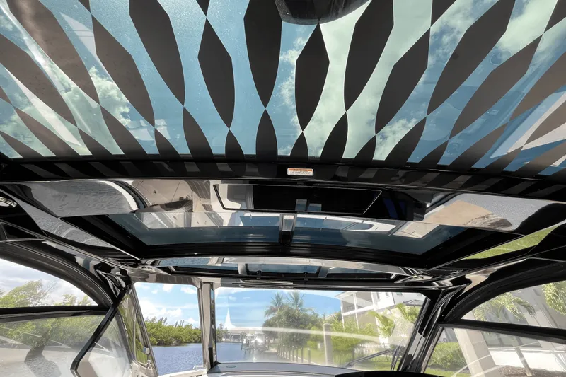 Slide: The Image of Sea Ray 370 SUNDANCER OUTBOARD 2024 - 22