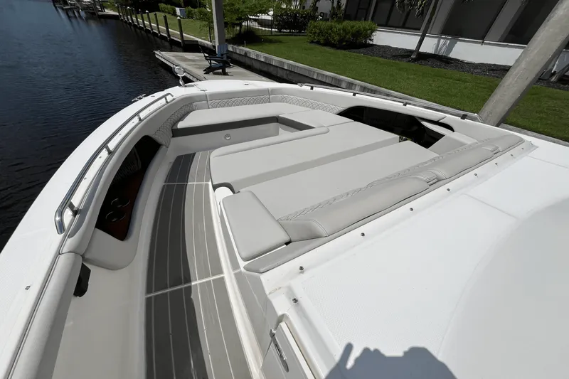 Slide: The Image of Sea Ray 370 SUNDANCER OUTBOARD 2024 - 26