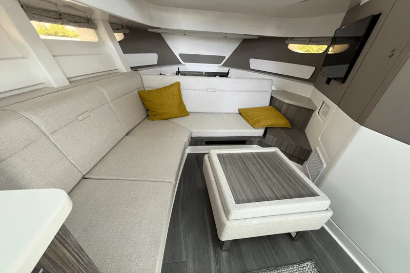 Slide: The Image of Sea Ray 370 SUNDANCER OUTBOARD 2024 - 38