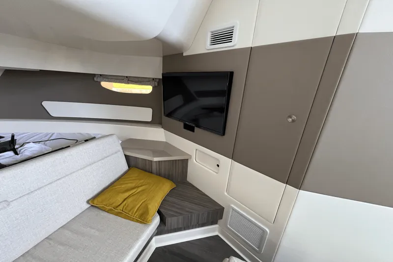 Slide: The Image of Sea Ray 370 SUNDANCER OUTBOARD 2024 - 39