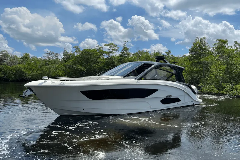 Slide: The Image of Sea Ray 370 SUNDANCER OUTBOARD 2024 - 4