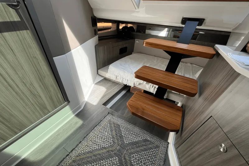 Slide: The Image of Sea Ray 370 SUNDANCER OUTBOARD 2024 - 41