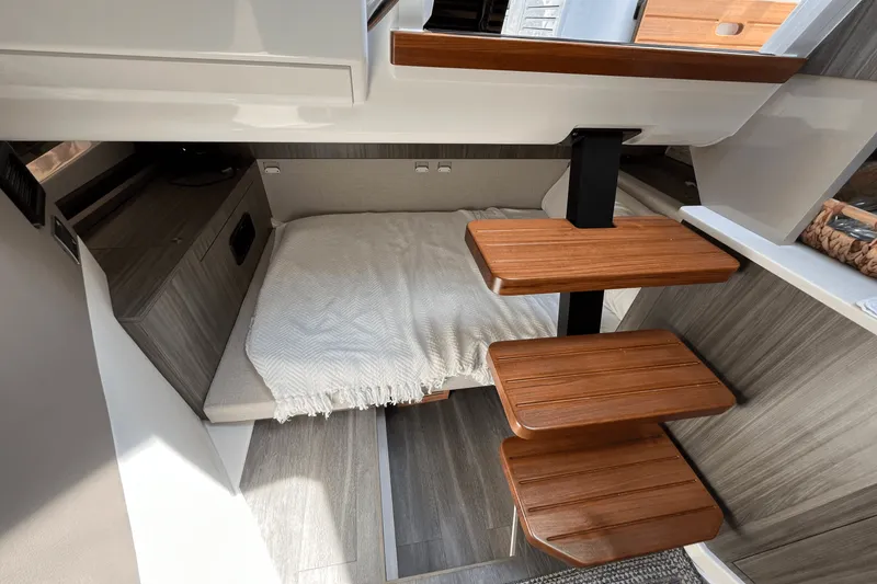 Slide: The Image of Sea Ray 370 SUNDANCER OUTBOARD 2024 - 42