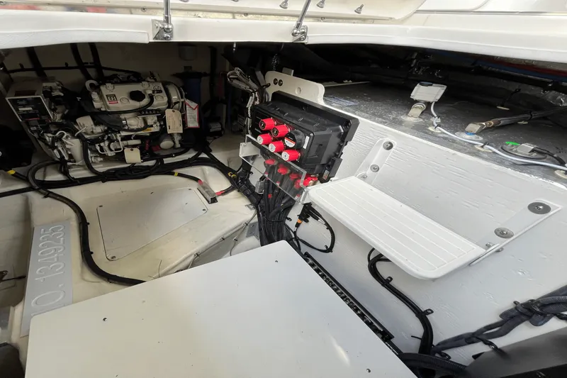 Slide: The Image of Sea Ray 370 SUNDANCER OUTBOARD 2024 - 48
