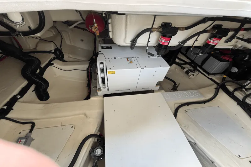 Slide: The Image of Sea Ray 370 SUNDANCER OUTBOARD 2024 - 49