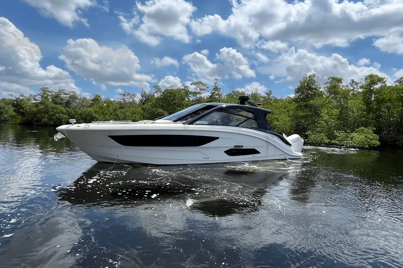 Slide: The Image of Sea Ray 370 SUNDANCER OUTBOARD 2024 - 5