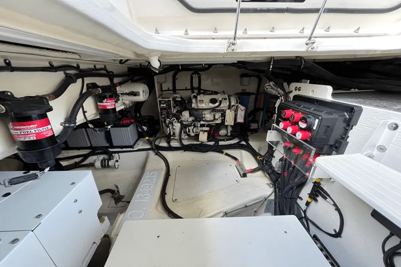 Slide: The Image of Sea Ray 370 SUNDANCER OUTBOARD 2024 - 50