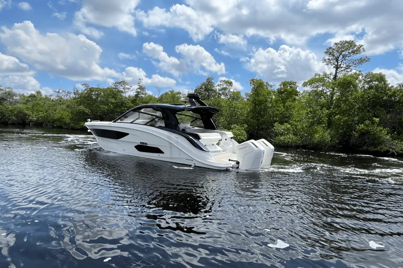 Slide: The Image of Sea Ray 370 SUNDANCER OUTBOARD 2024 - 6