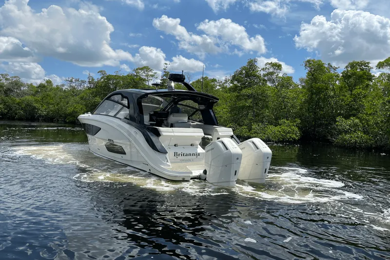 Slide: The Image of Sea Ray 370 SUNDANCER OUTBOARD 2024 - 7
