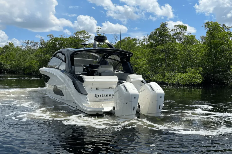 Slide: The Image of Sea Ray 370 SUNDANCER OUTBOARD 2024 - 8