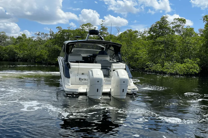 Slide: The Image of Sea Ray 370 SUNDANCER OUTBOARD 2024 - 9