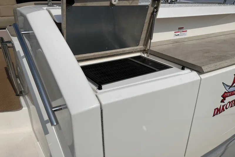 Slide: The Image of Tiara 50 COUPE 2016 - 10