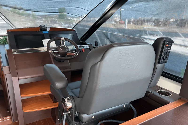 Slide: The Image of Tiara 50 COUPE 2016 - 33