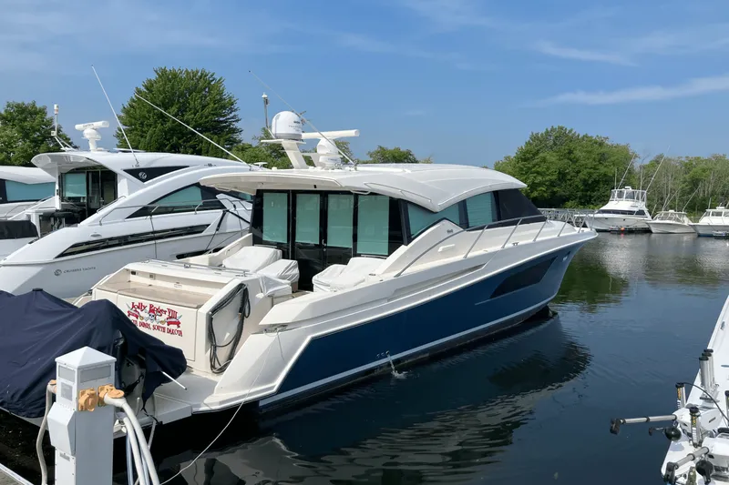 Slide: The Image of Tiara 50 COUPE 2016 - 5