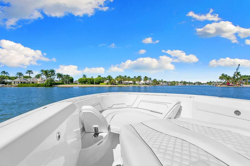 Slide: The Image of Intrepid 407 NOMAD FE 2024 - 25