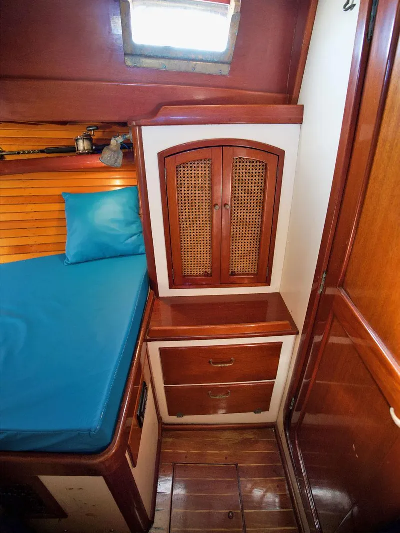 Slide: The Image of Fwd. Cabin Storage - 21