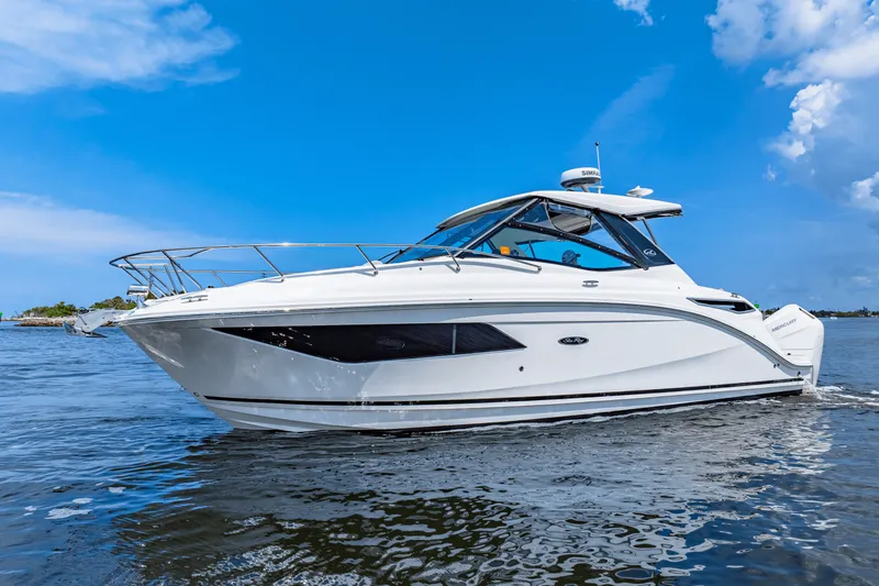 Slide: The Image of Sea Ray Sundancer 320 Outboard 2024 - 1