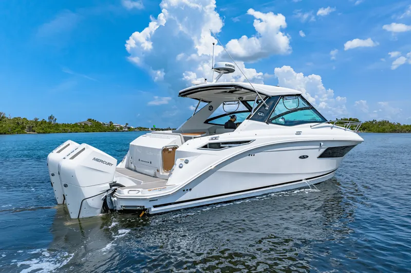 Slide: The Image of Sea Ray Sundancer 320 Outboard 2024 - 11