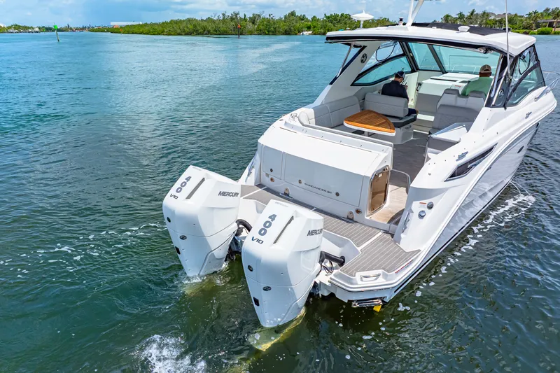 Slide: The Image of Sea Ray Sundancer 320 Outboard 2024 - 12