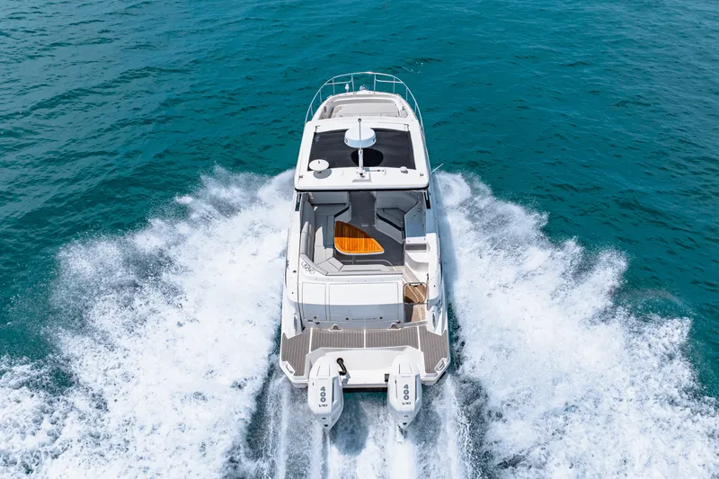 Slide: The Image of Sea Ray Sundancer 320 Outboard 2024 - 19