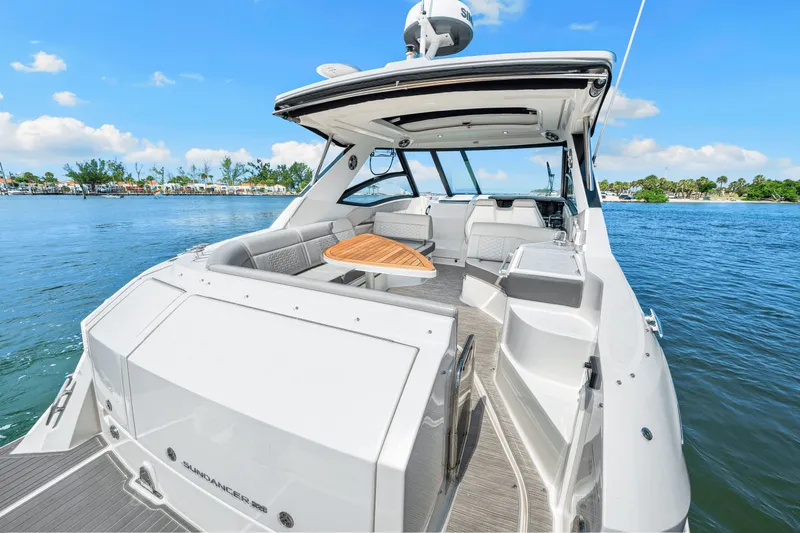 Slide: The Image of Sea Ray Sundancer 320 Outboard 2024 - 23
