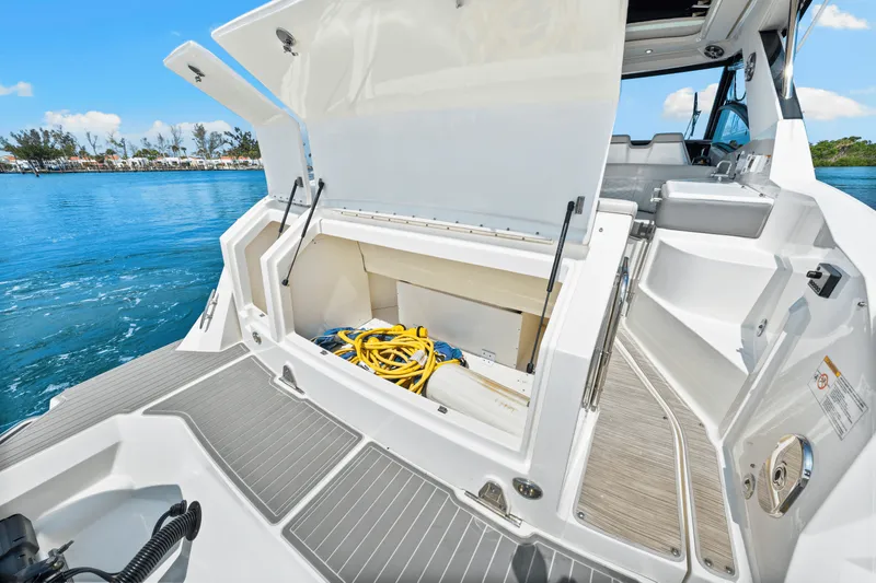 Slide: The Image of Sea Ray Sundancer 320 Outboard 2024 - 26