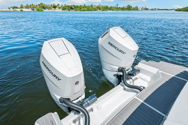 Slide: The Image of Sea Ray Sundancer 320 Outboard 2024 - 27