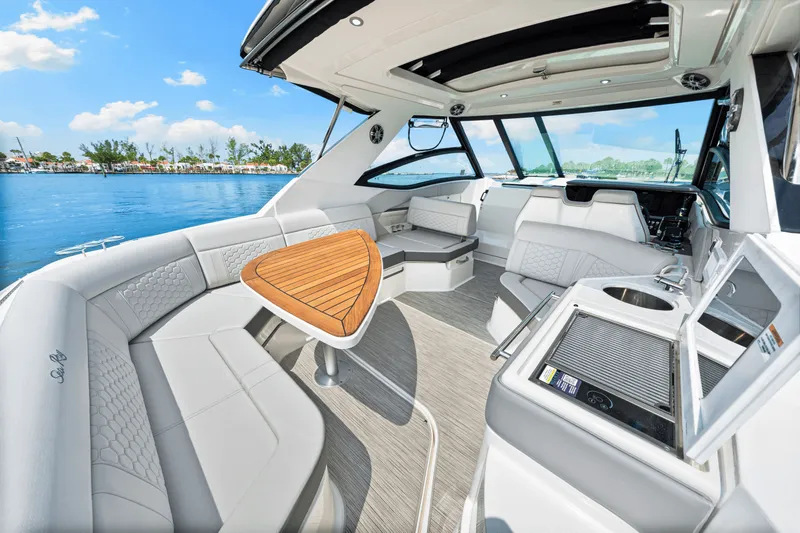 Slide: The Image of Sea Ray Sundancer 320 Outboard 2024 - 28