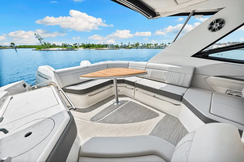 Slide: The Image of Sea Ray Sundancer 320 Outboard 2024 - 32