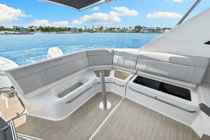 Slide: The Image of Sea Ray Sundancer 320 Outboard 2024 - 33