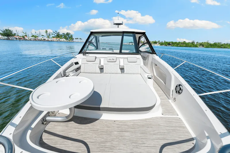 Slide: The Image of Sea Ray Sundancer 320 Outboard 2024 - 48