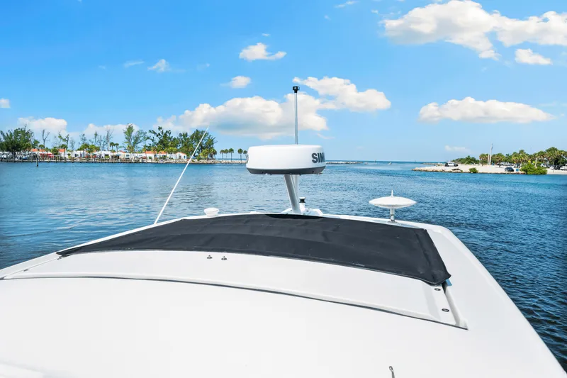 Slide: The Image of Sea Ray Sundancer 320 Outboard 2024 - 49