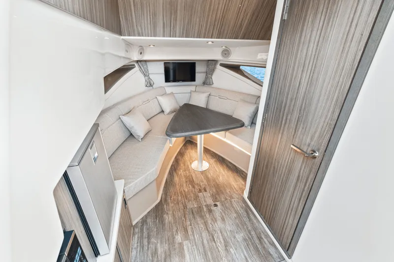 Slide: The Image of Sea Ray Sundancer 320 Outboard 2024 - 50