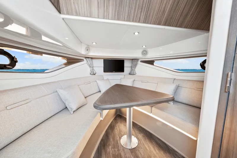 Slide: The Image of Sea Ray Sundancer 320 Outboard 2024 - 51