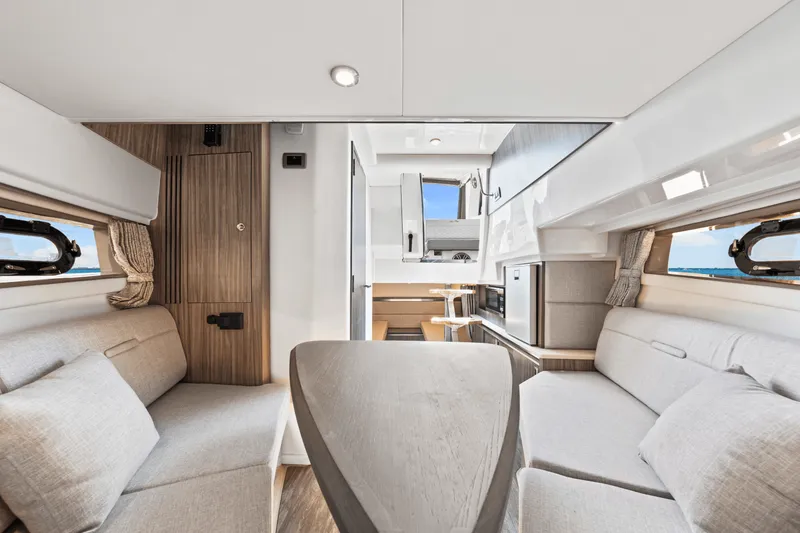 Slide: The Image of Sea Ray Sundancer 320 Outboard 2024 - 52