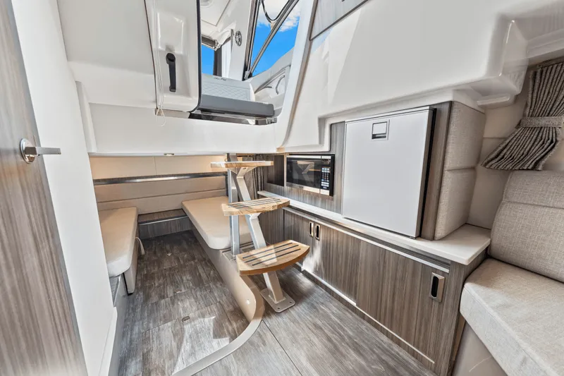 Slide: The Image of Sea Ray Sundancer 320 Outboard 2024 - 53