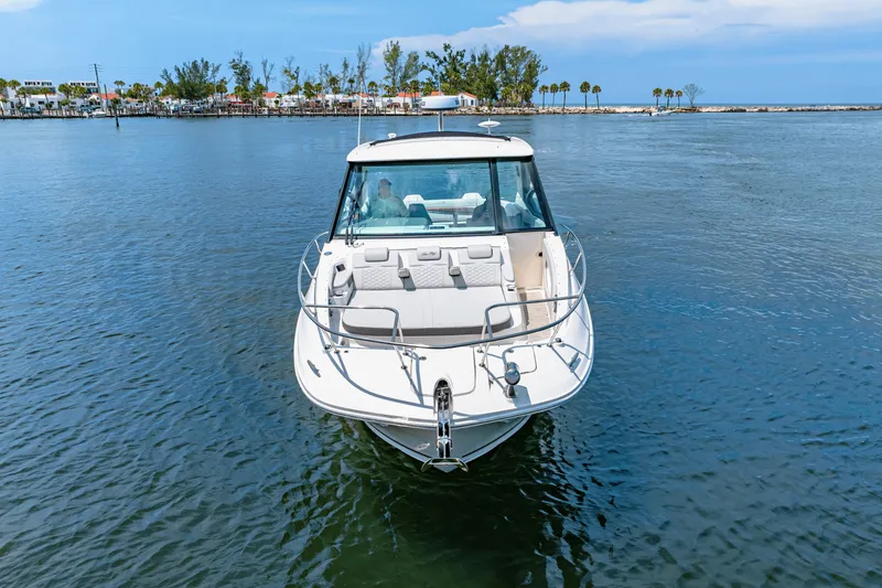 Slide: The Image of Sea Ray Sundancer 320 Outboard 2024 - 6