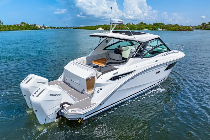 Slide: The Image of Sea Ray Sundancer 320 Outboard 2024 - 9