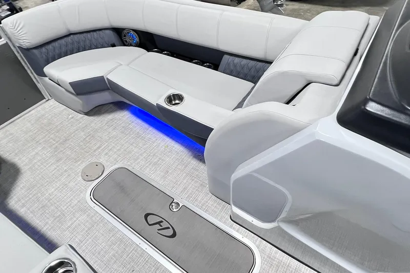 Slide: The Image of Luxurious seating area on 2022 Harris FloteBote SOLTHICE 250 pontoon boat. - 17