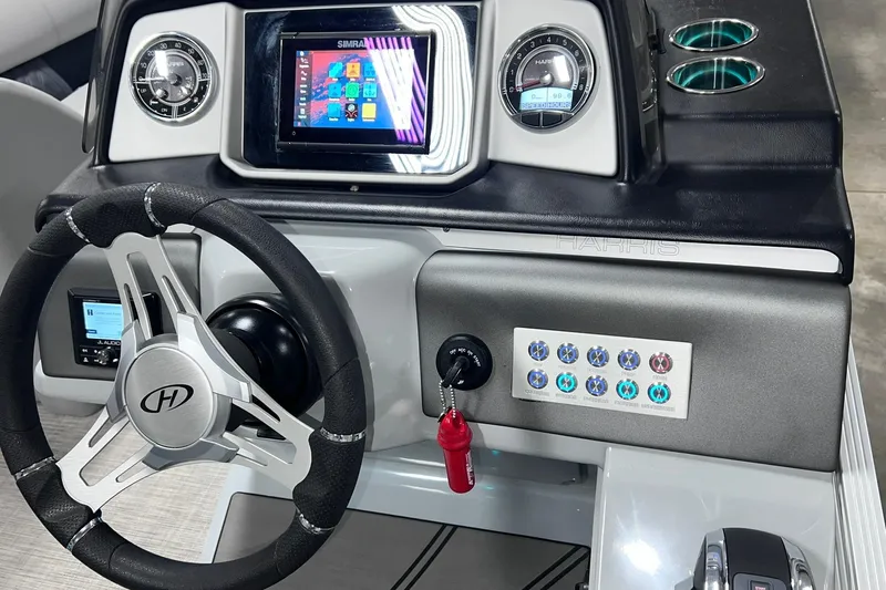 Slide: The Image of 2022 Harris FloteBote SOLTHICE 250 dashboard with steering wheel and control panel. - 33