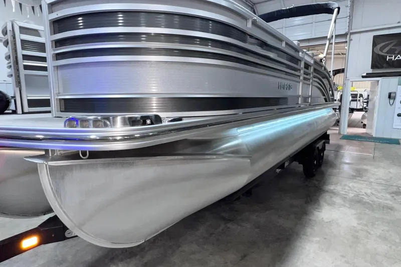 Slide: The Image of 2022 Harris FloteBote SOLTHICE 250 pontoon boat in showroom, side view. - 44