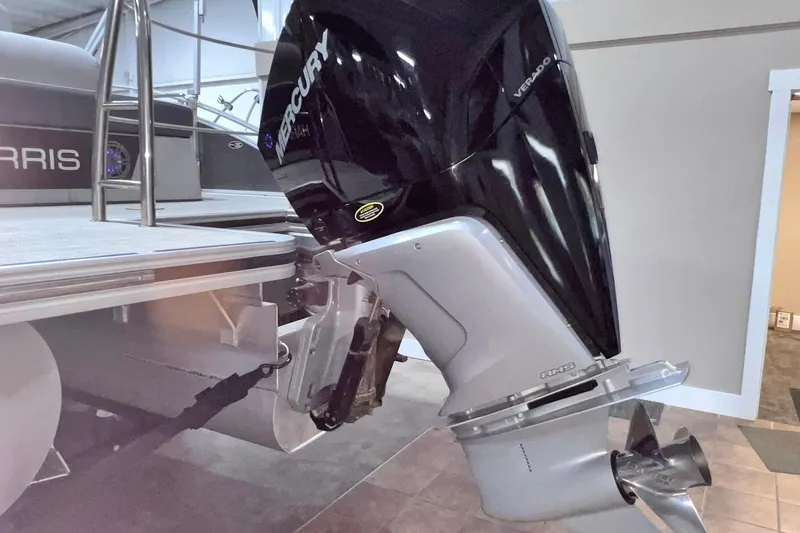 Slide: The Image of 2022 Harris FloteBote SOLTHICE 250 with Mercury Verado outboard motor. - 51
