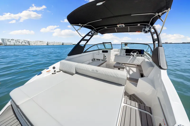 Slide: The Image of Sea Ray SDX 250 Outboard 2025 - 22