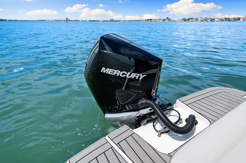 Slide: The Image of Sea Ray SDX 250 Outboard 2025 - 24