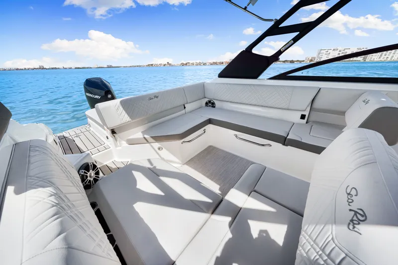 Slide: The Image of Sea Ray SDX 250 Outboard 2025 - 30