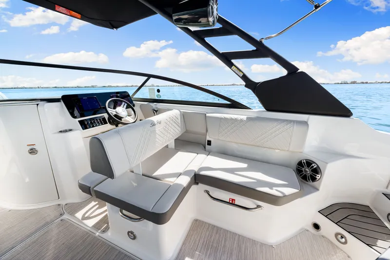 Slide: The Image of Sea Ray SDX 250 Outboard 2025 - 32