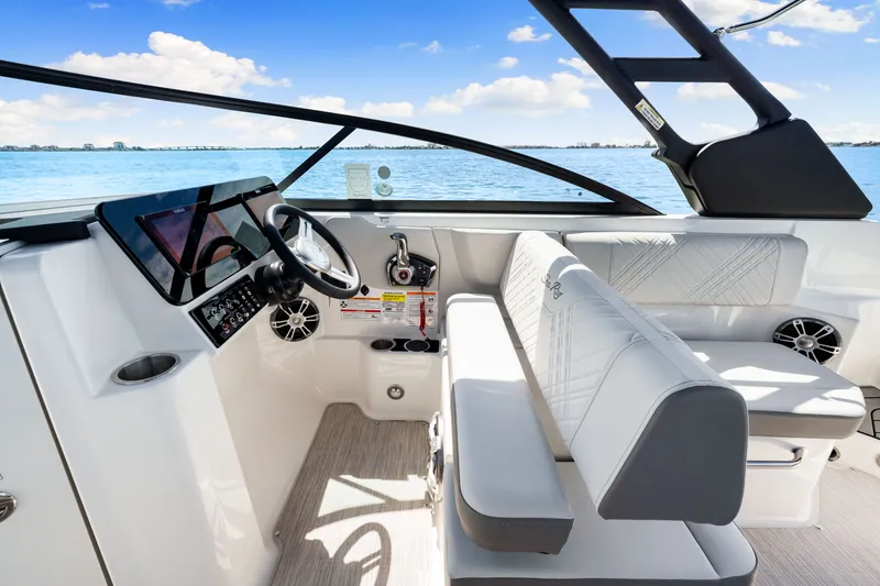 Slide: The Image of Sea Ray SDX 250 Outboard 2025 - 33