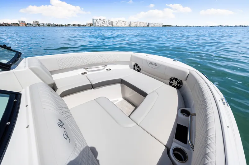 Slide: The Image of Sea Ray SDX 250 Outboard 2025 - 39